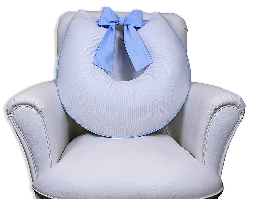 ALMOFADA DE AMAMENTAÇÃO LAÇO - BRANCA COM AZUL