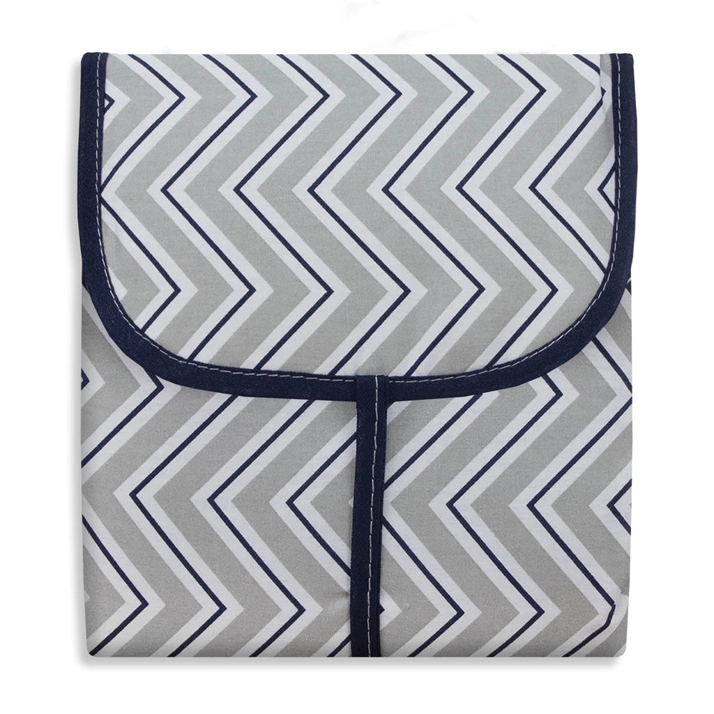 TROCADOR PORTÁTIL C/ BOLSOS - CHEVRON MARINHO